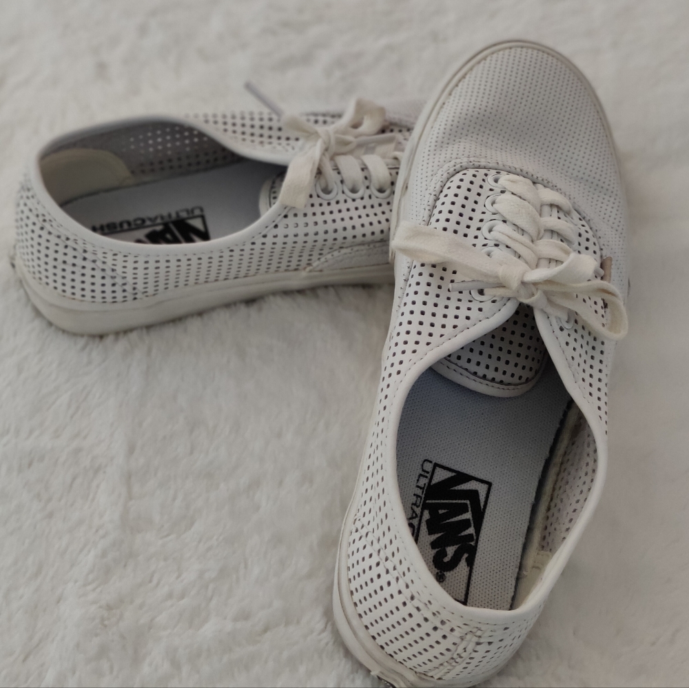 Great Condition: Van's Ultra Cush DX Square Perf Women's 9/Men 7